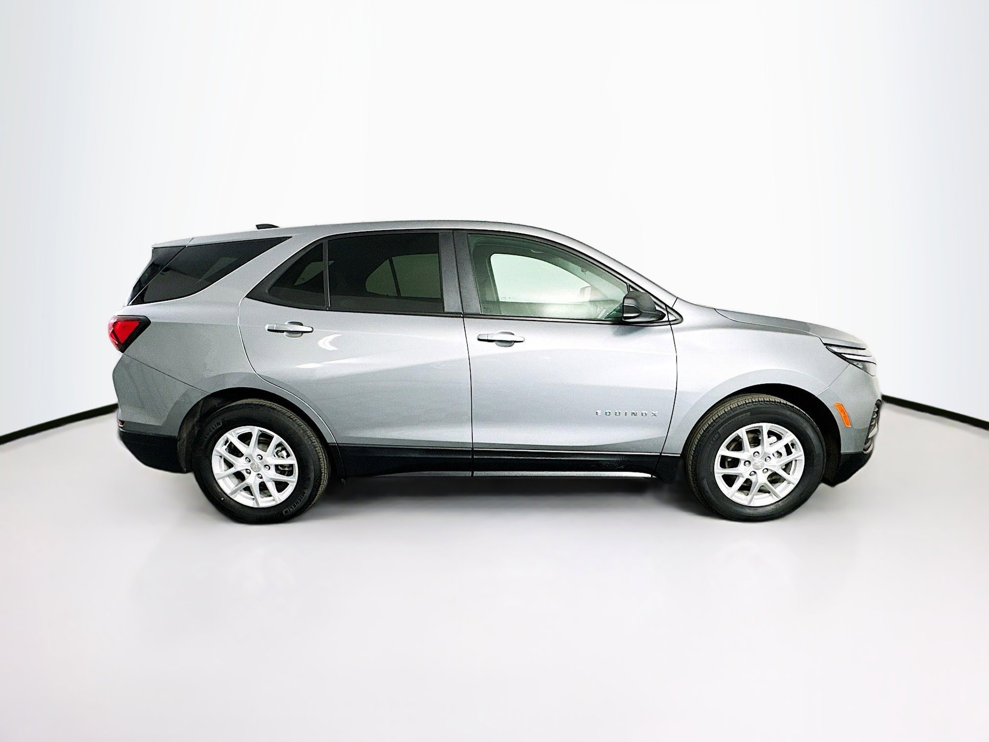 Used 2024 Chevrolet Equinox LS w/ LS Convenience Package image 10