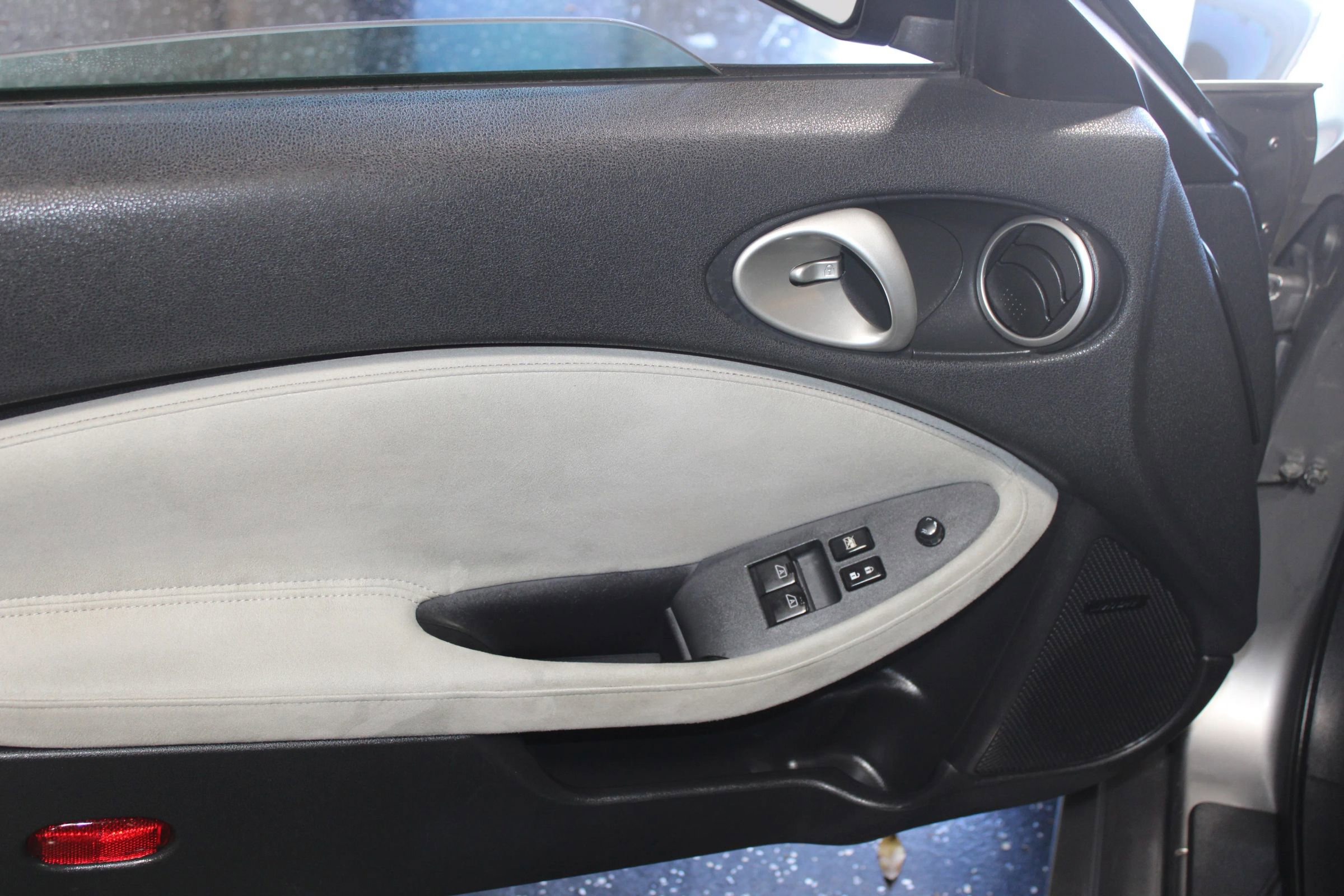 Used 2009 Nissan 370Z Touring w/ Sport Pkg image 7