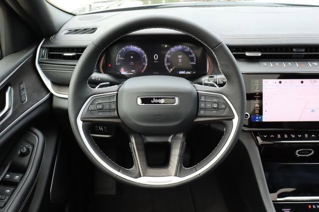 New 2026 Jeep Grand Cherokee L Limited w/ Limited Altitude Package AWD/4WD image 16