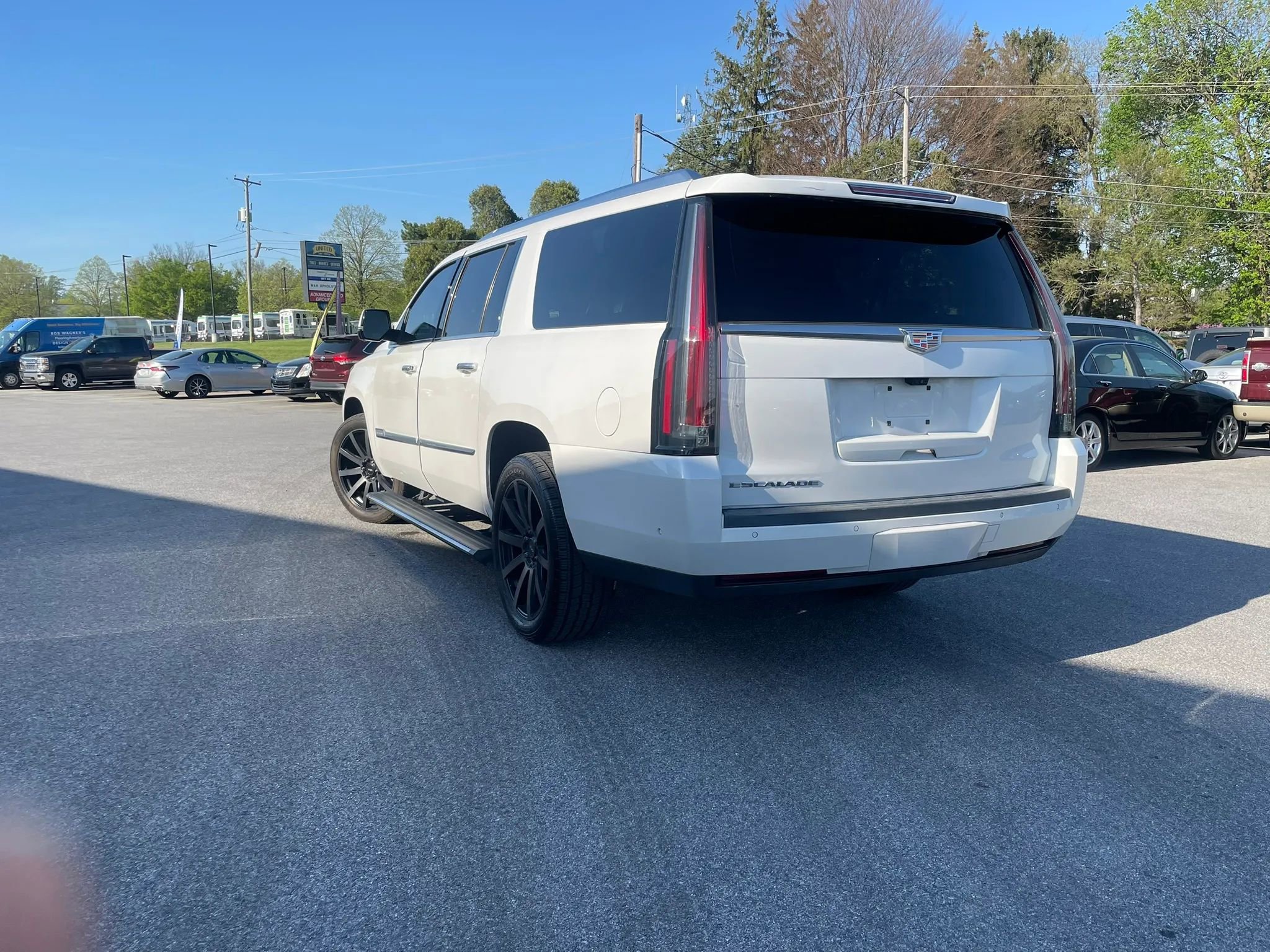 Used 2018 Cadillac Escalade ESV Premium Luxury AWD/4WD image 11