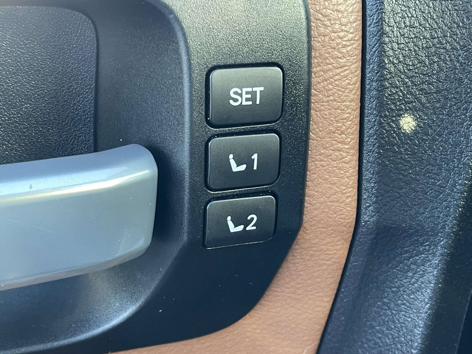 Used 2018 Toyota Sequoia Platinum RWD image 27