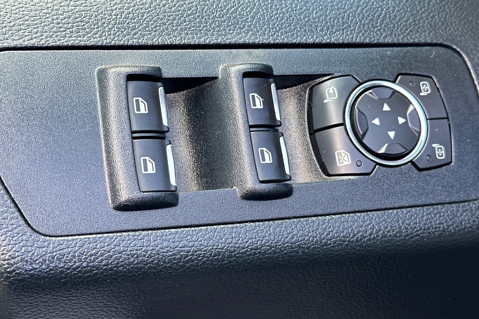 Used 2017 Ford F150 Platinum w/ Equipment Group 701A Luxury AWD/4WD image 11