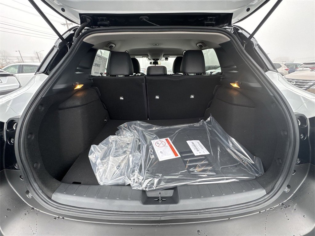 New 2025 Nissan Kicks SR image 23