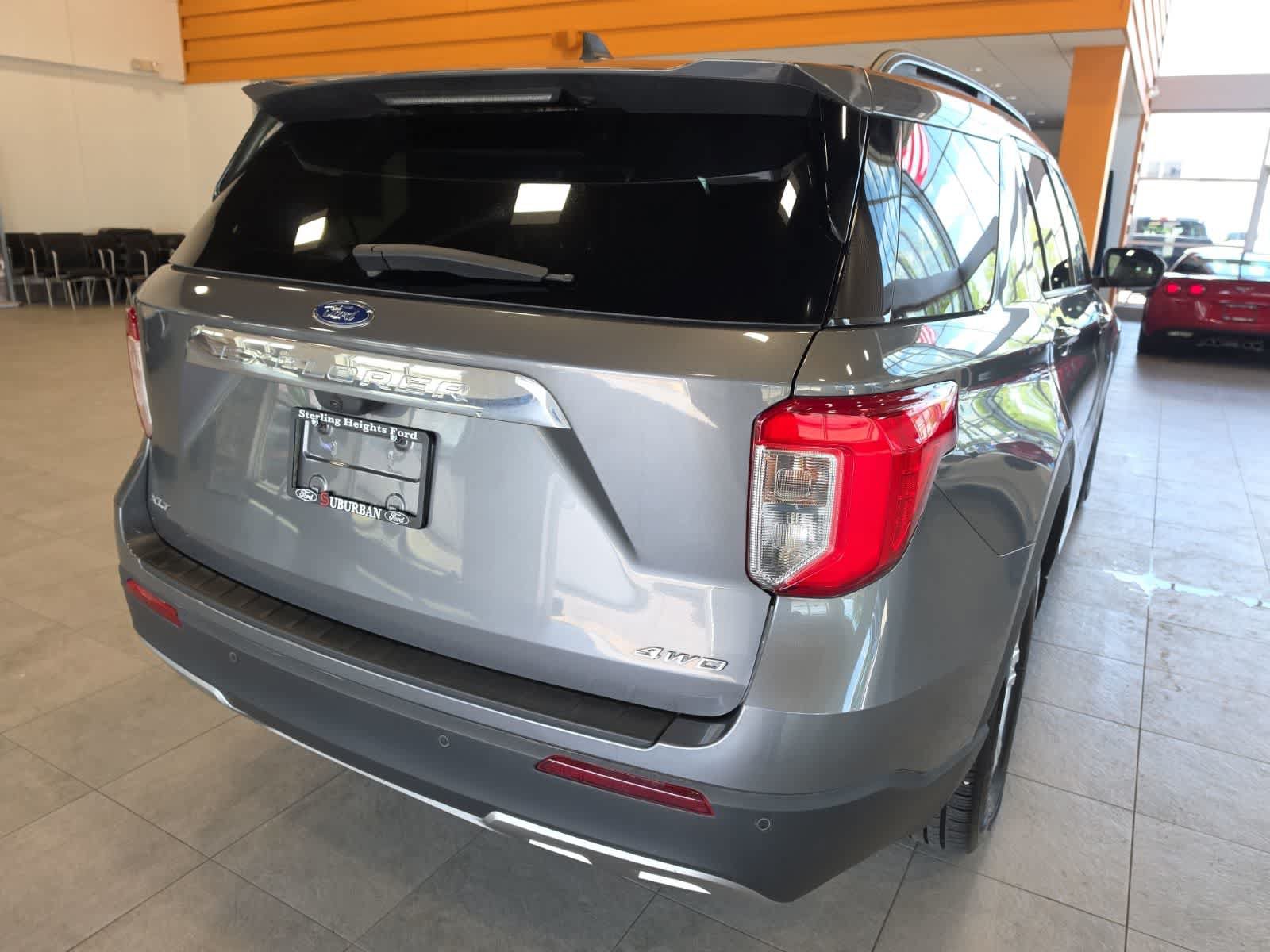 Used 2024 Ford Explorer XLT w/ Equipment Group 202A AWD/4WD image 8