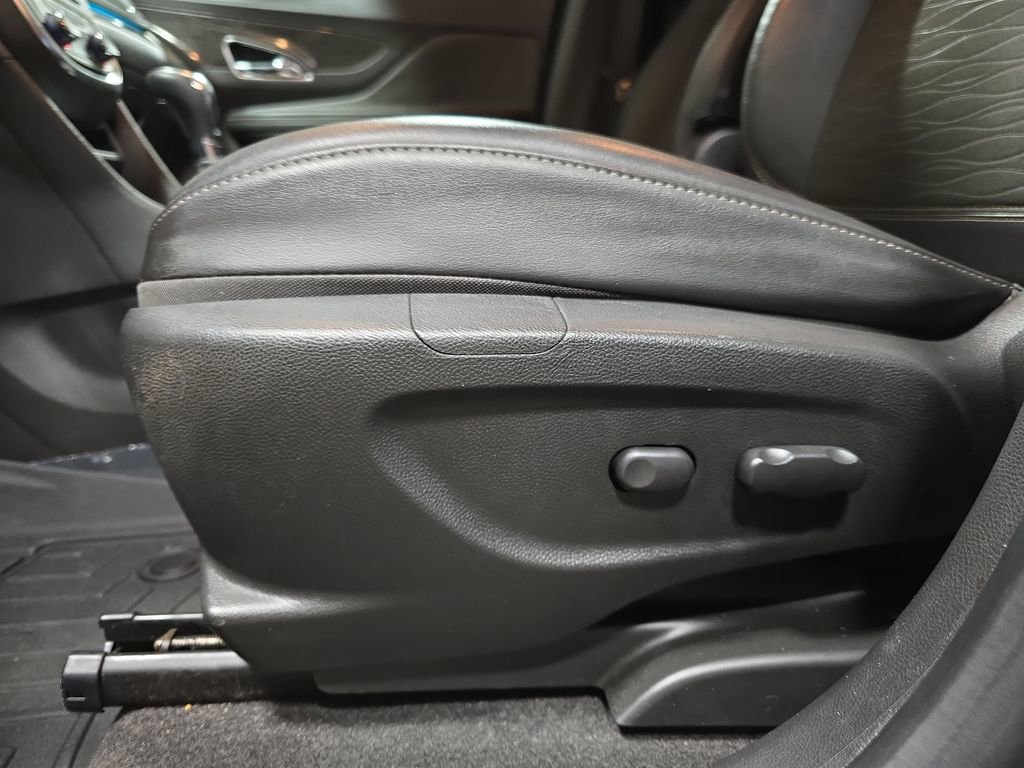 Used 2016 Buick Encore Convenience FWD image 30