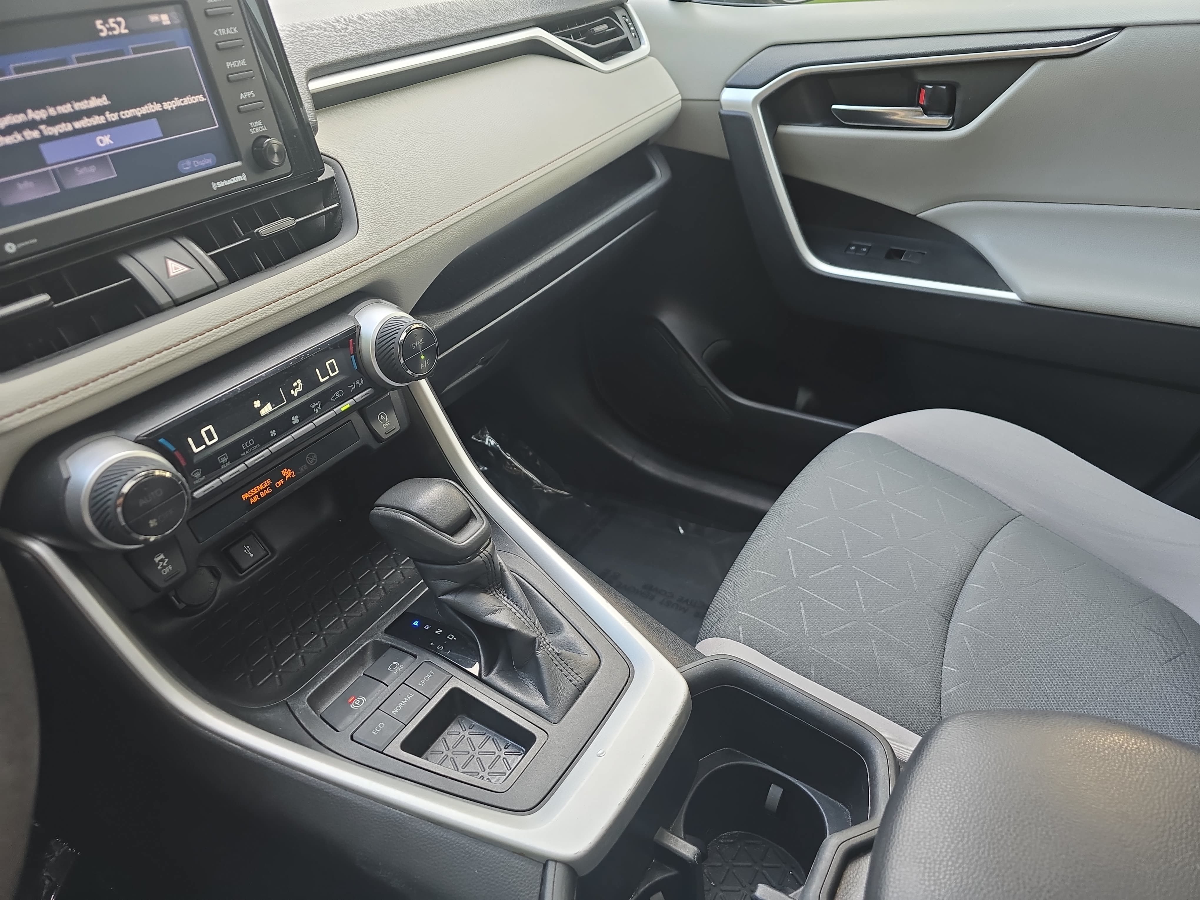 Used 2022 Toyota RAV4 XLE w/ Convenience Package FWD image 24