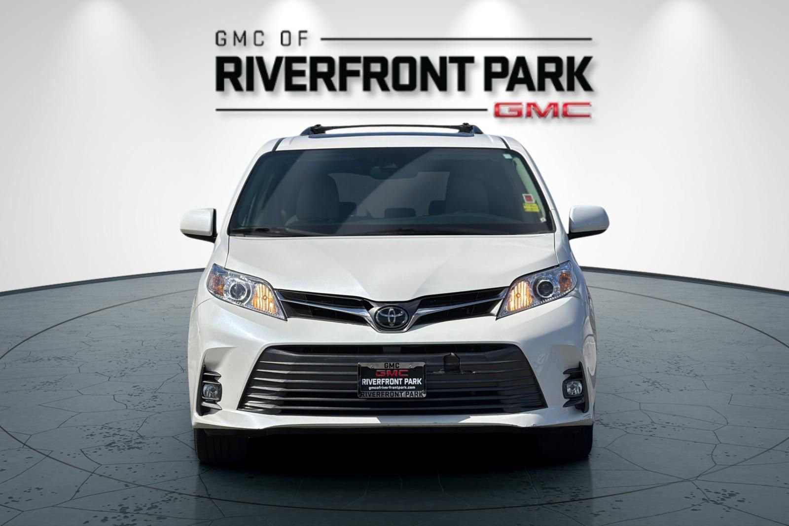 Used 2019 Toyota Sienna XLE w/ XLE Navigation Package AWD/4WD image 8
