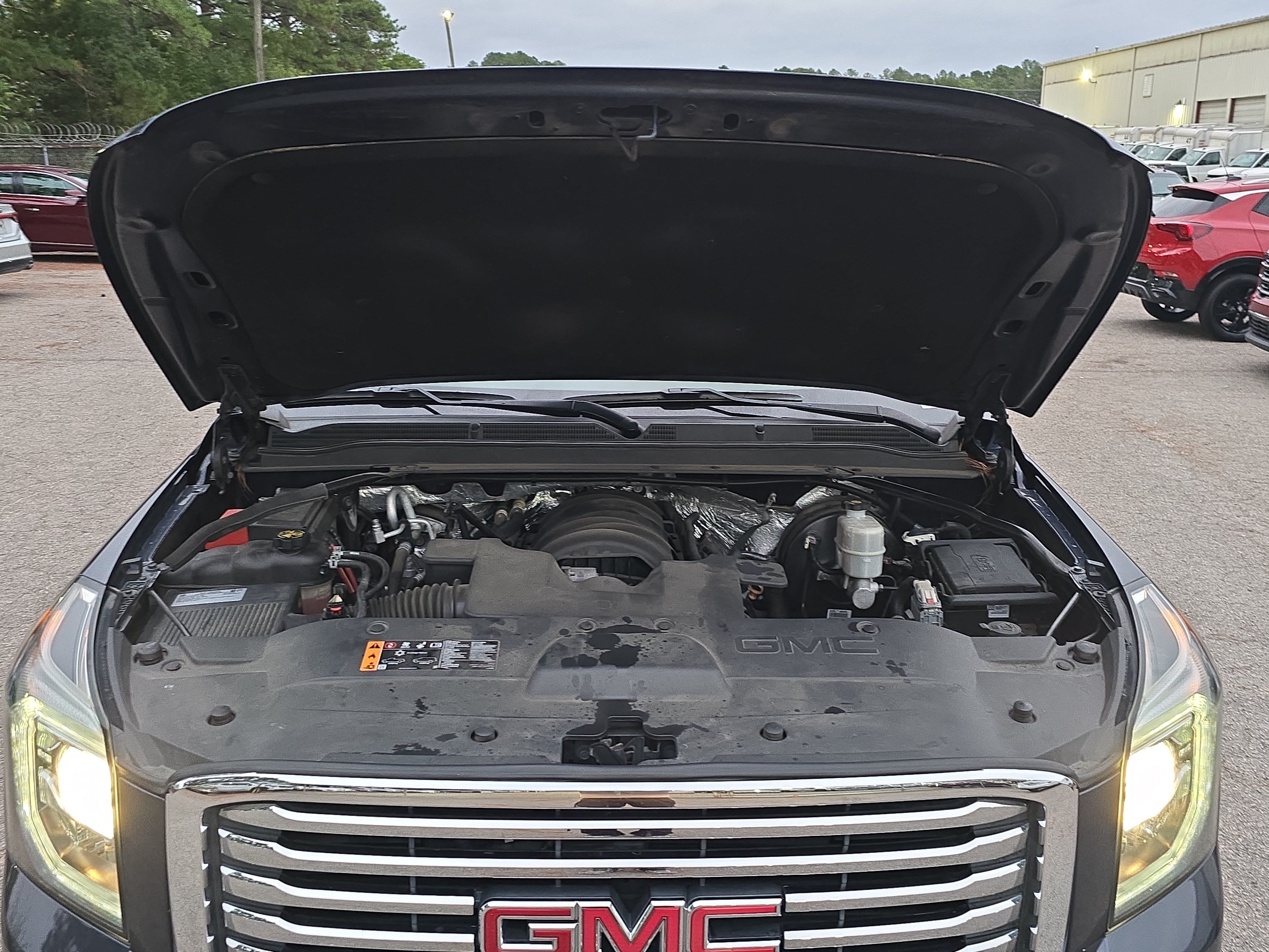 Used 2018 GMC Yukon SLT w/ Premium Edition AWD/4WD image 31