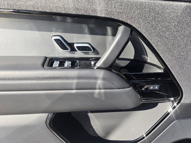 Used 2025 Land Rover Range Rover Sport SE AWD/4WD image 23
