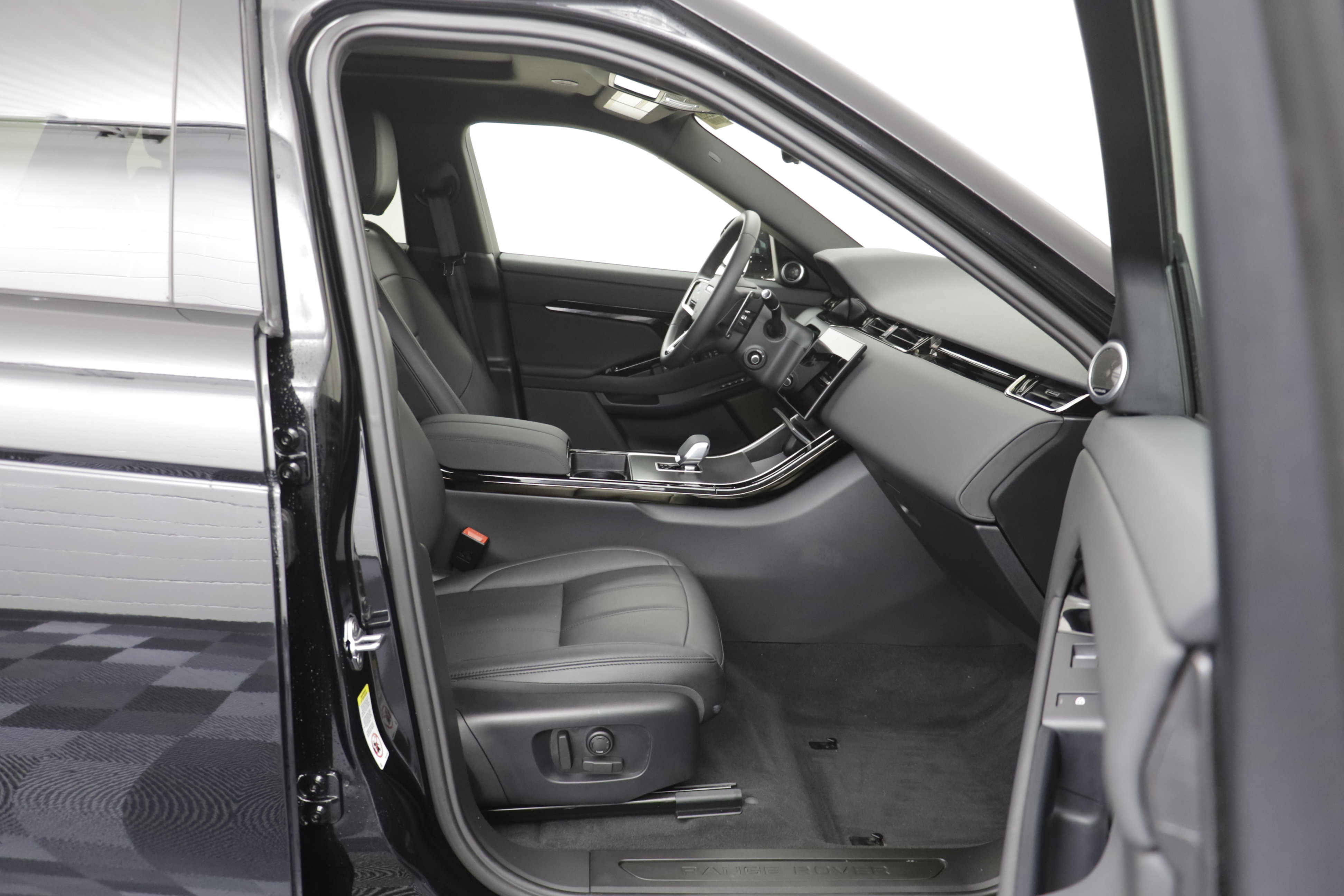 Certified 2026 Land Rover Range Rover Evoque S AWD/4WD image 19