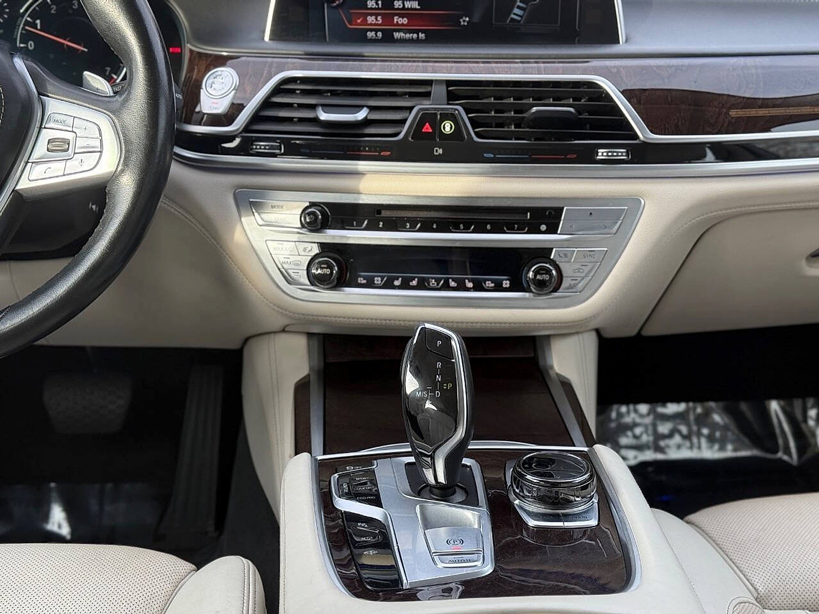 Used 2016 BMW 750i xDrive image 20