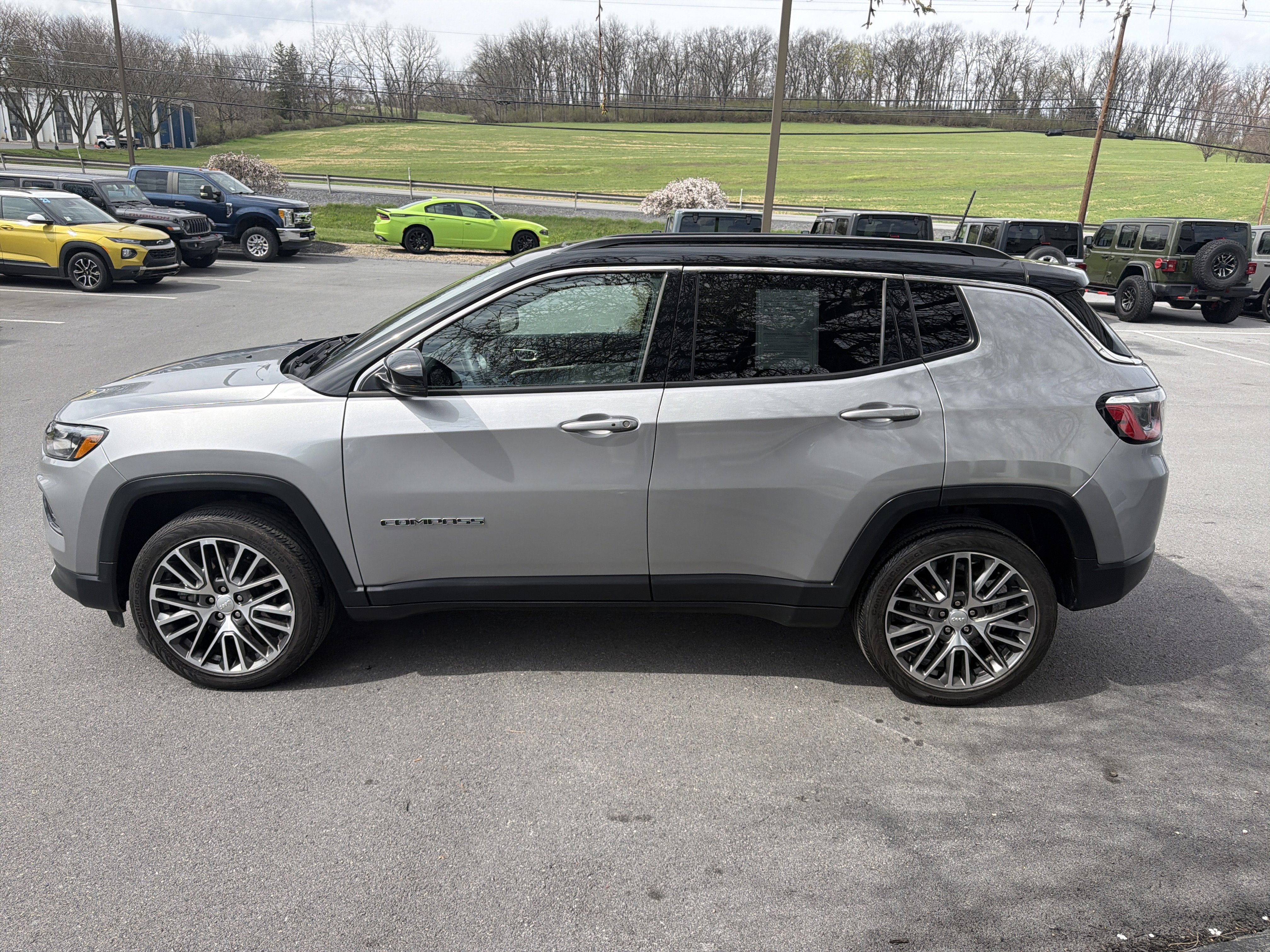 Used 2023 Jeep Compass Limited w/ Elite Group AWD/4WD image 7