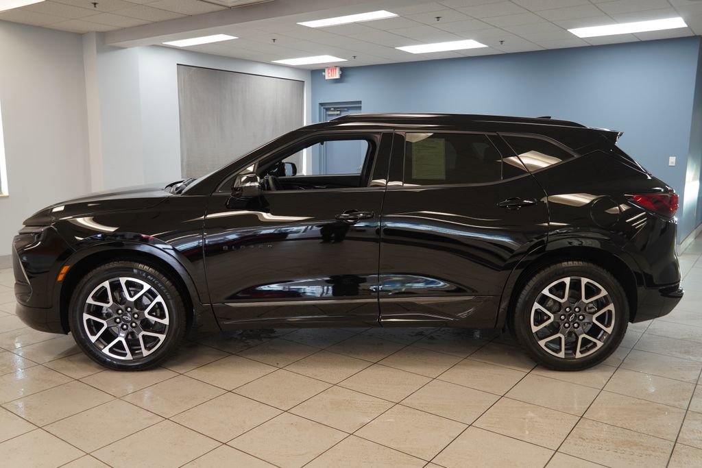 Used 2025 Chevrolet Blazer RS w/ LPO, Floor Liner Package AWD/4WD image 2