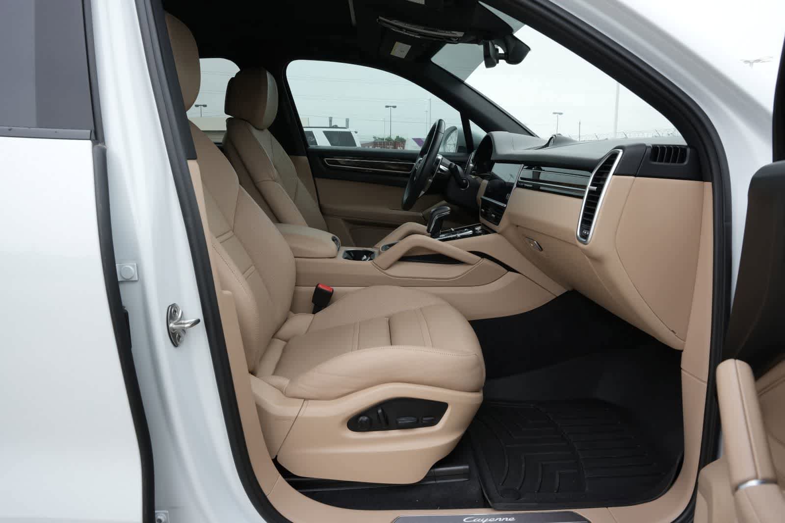 Used 2023 Porsche Cayenne Platinum Edition AWD/4WD image 22