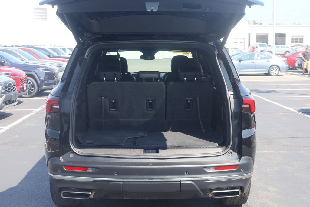 Used 2025 Buick Enclave Preferred AWD/4WD image 10