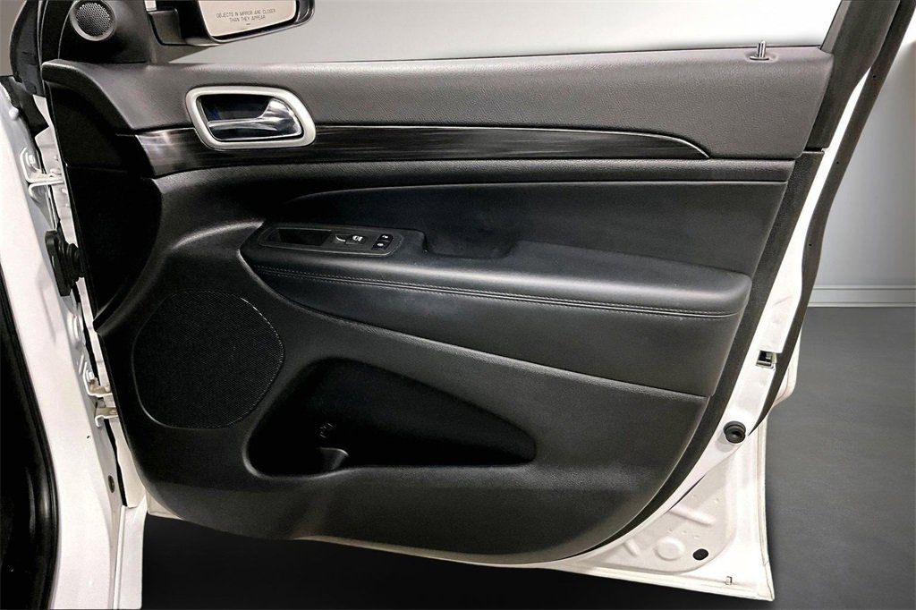 Used 2022 Jeep Grand Cherokee Laredo X image 29