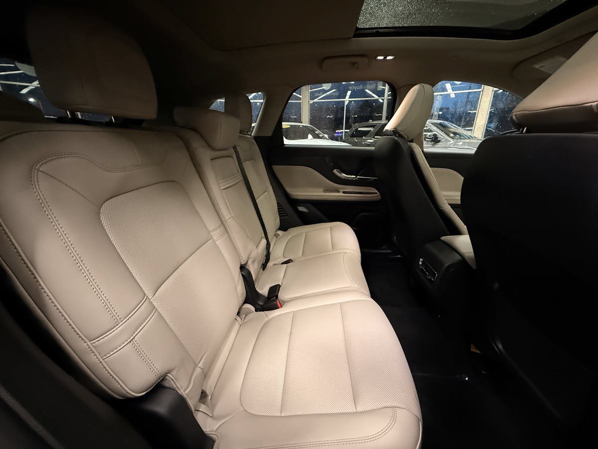 Used 2025 Lincoln Corsair AWD w/ Equipment Group 101A image 24