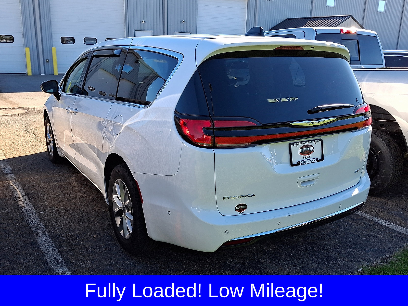 Used 2024 Chrysler Pacifica Touring-L w/ Uconnect Theater Family Group AWD/4WD image 3