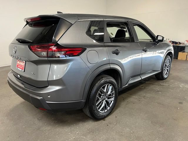 Used 2024 Nissan Rogue S AWD/4WD image 3