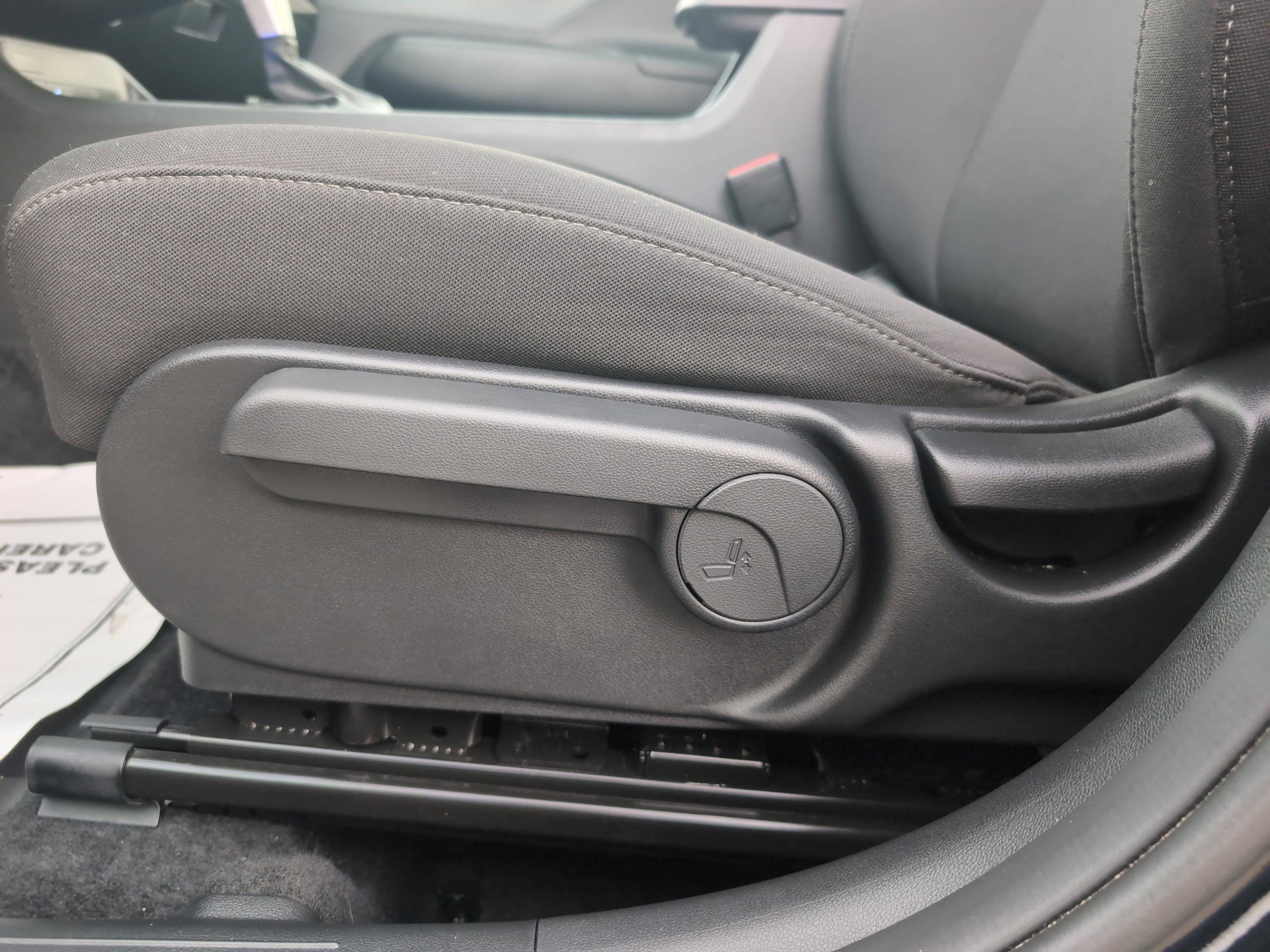 Used 2025 Hyundai Kona SE image 10