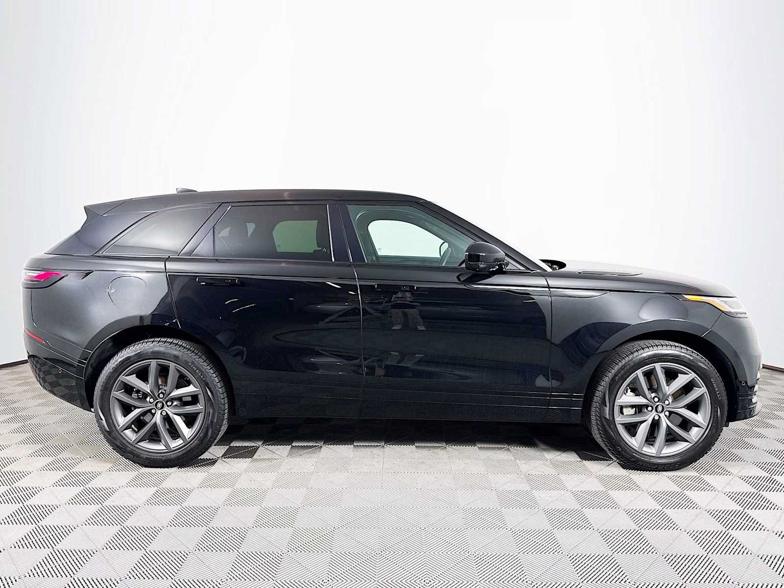 Used 2026 Land Rover Range Rover Velar Dynamic SE AWD/4WD image 4