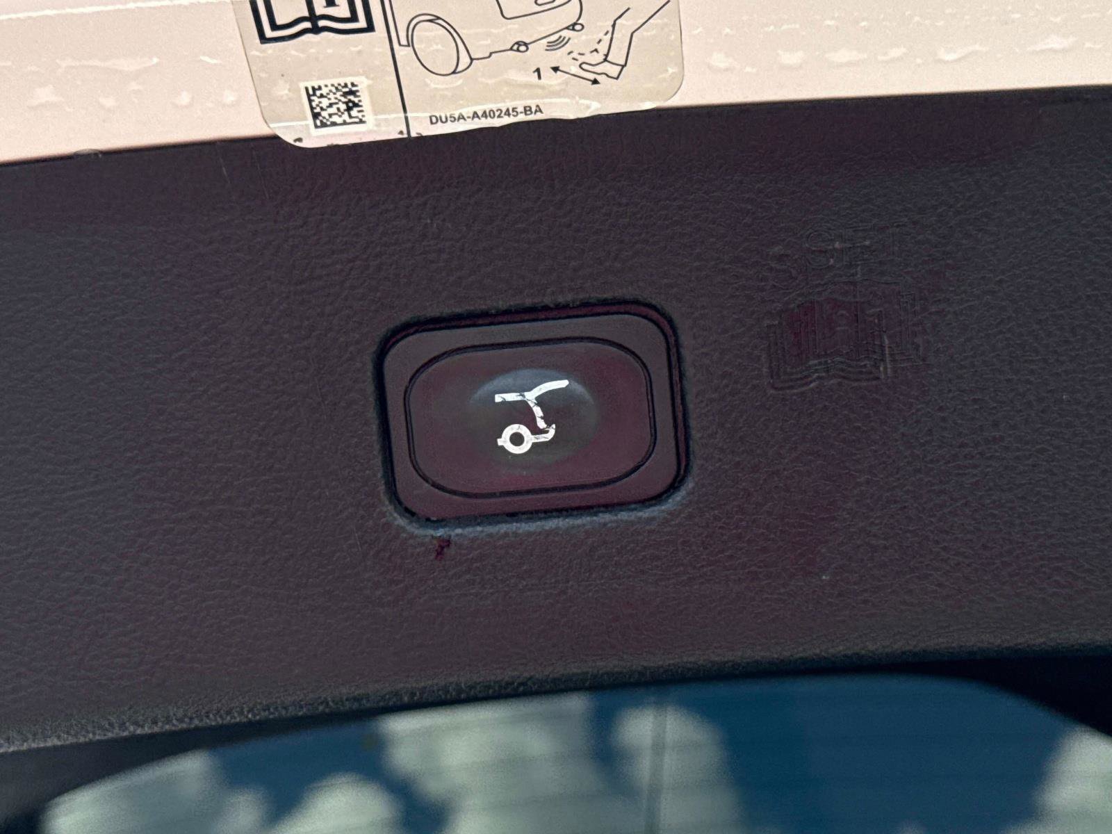 Used 2019 Ford Edge Titanium image 12