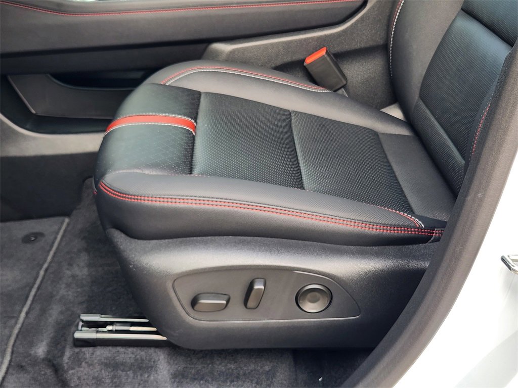 Used 2026 Chevrolet Traverse RS image 23