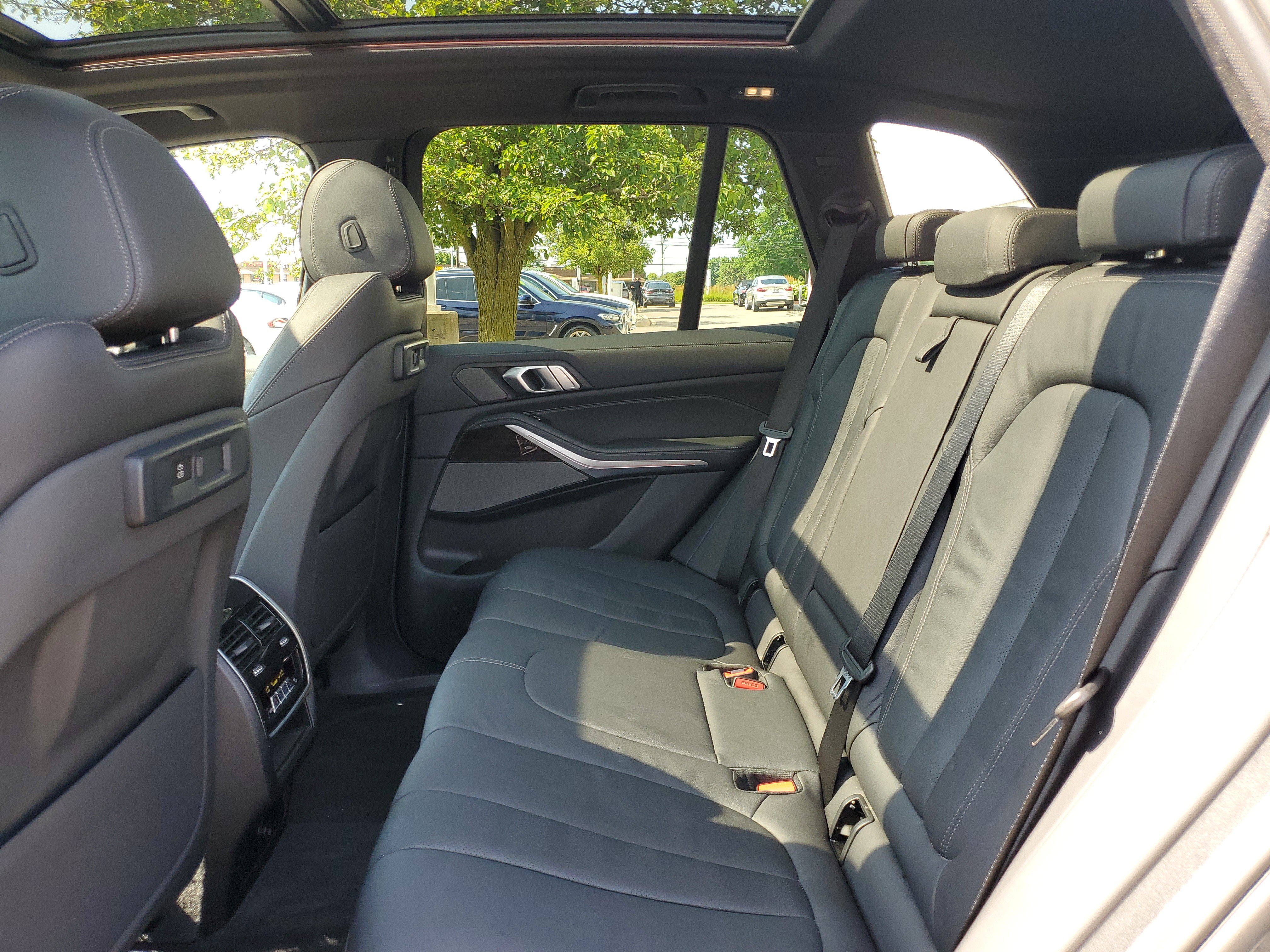 Used 2021 BMW X5 xDrive40i w/ M Sport Package AWD/4WD image 29