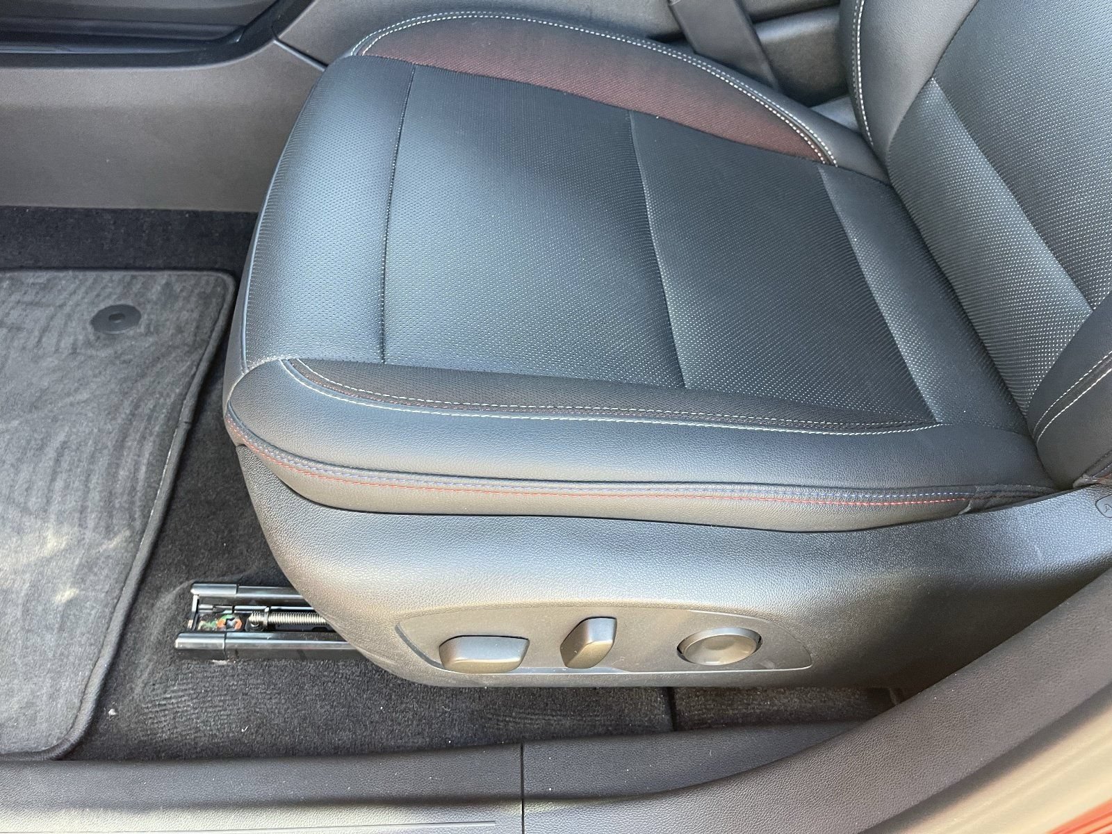 Certified 2024 Chevrolet Equinox EV RS FWD image 21