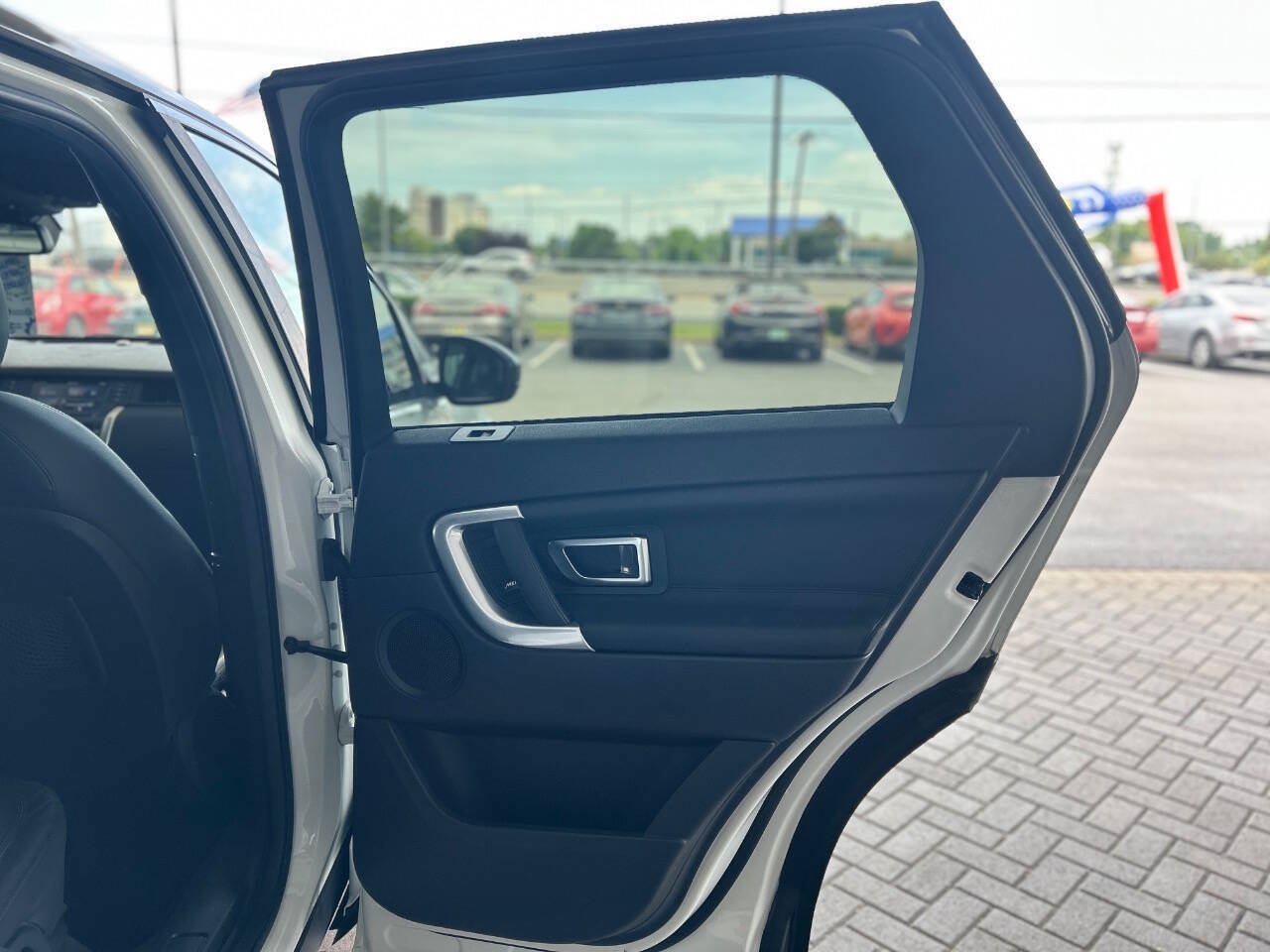 Used 2017 Land Rover Discovery Sport HSE AWD/4WD image 49