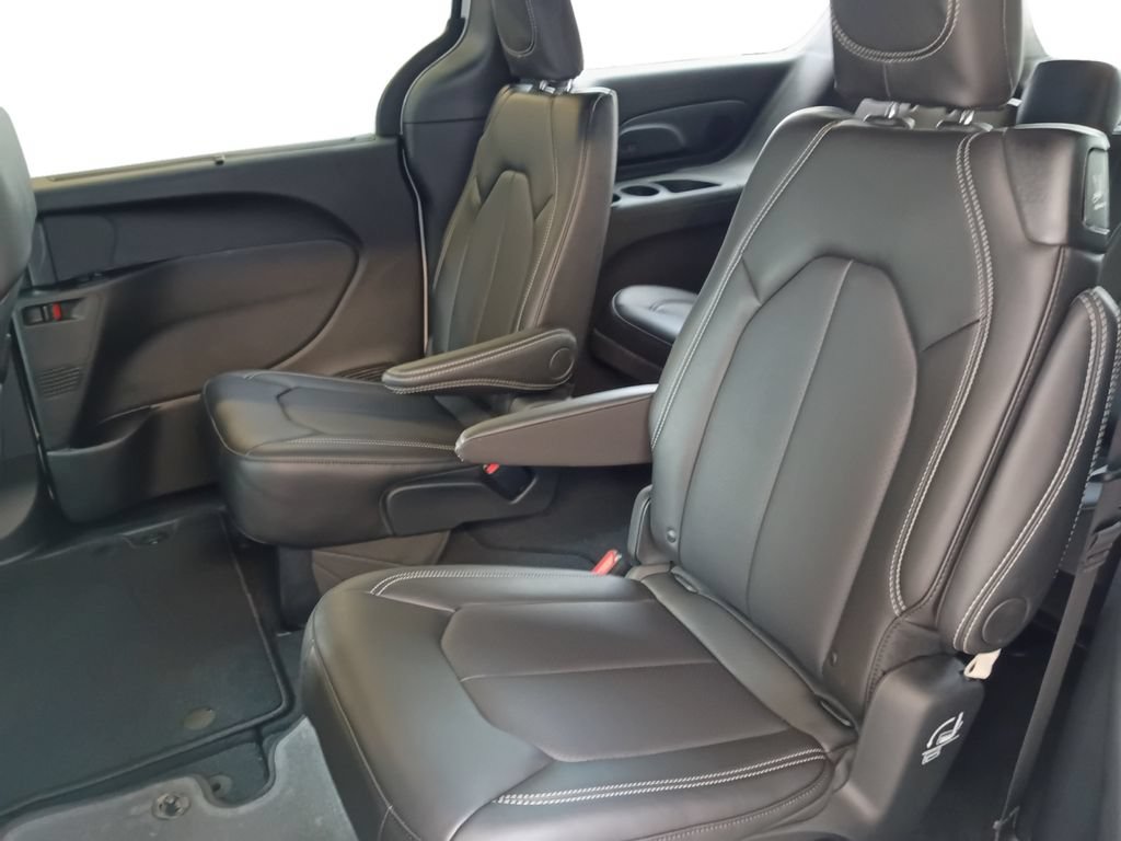 New 2027 Chrysler Pacifica Select FWD image 22