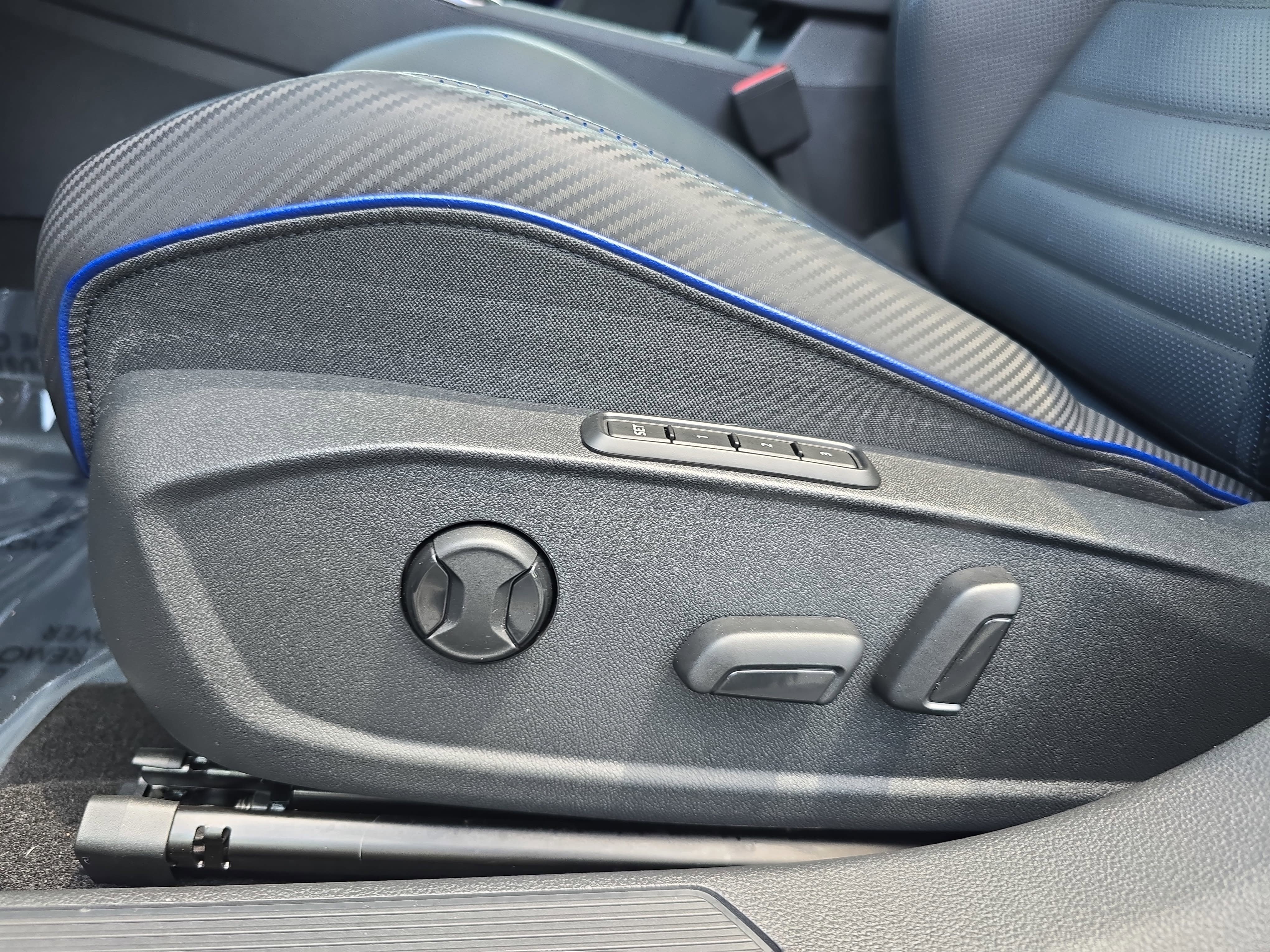 Certified 2024 Volkswagen Golf R AWD/4WD image 28