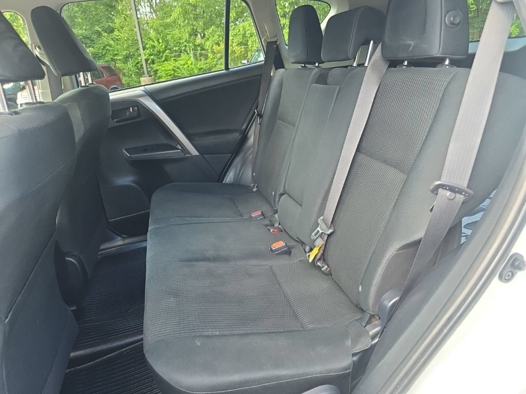 Used 2018 Toyota RAV4 LE w/ All Weather Liner Package FWD image 23