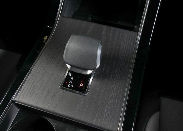 New 2025 Land Rover Range Rover Velar Dynamic SE image 15