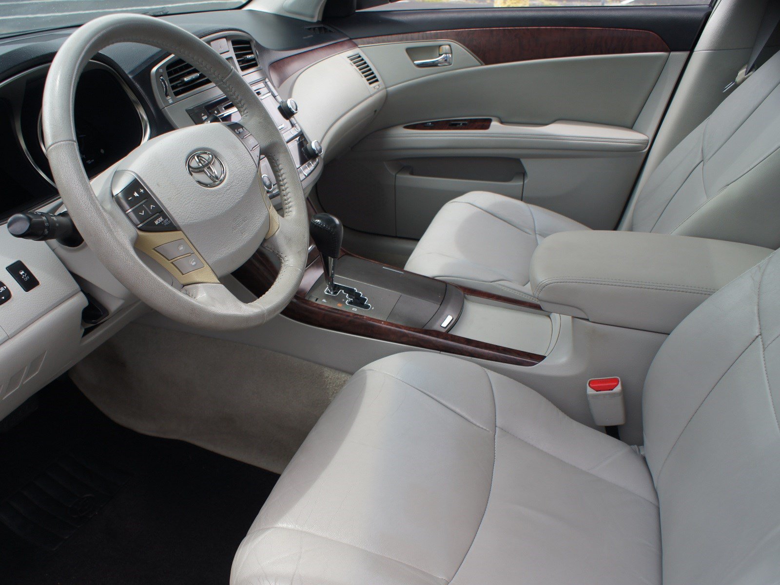 Used 2012 Toyota Avalon FWD image 10