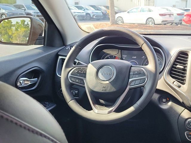 Used 2022 Jeep Cherokee Latitude Lux AWD/4WD image 3