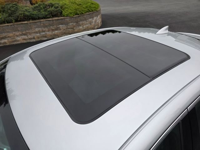 Used 2017 Chevrolet Malibu Premier w/ Premier Sun and Wheel Package FWD image 13