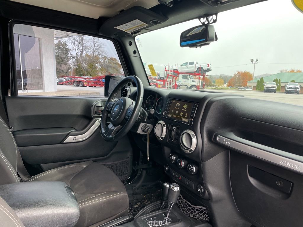 Used 2017 Jeep Wrangler Unlimited Sahara w/ Connectivity Group image 24