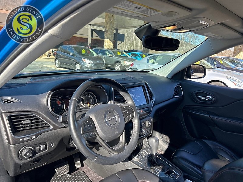Used 2019 Jeep Cherokee Trailhawk w/ Comfort/Convenience Group AWD/4WD image 11