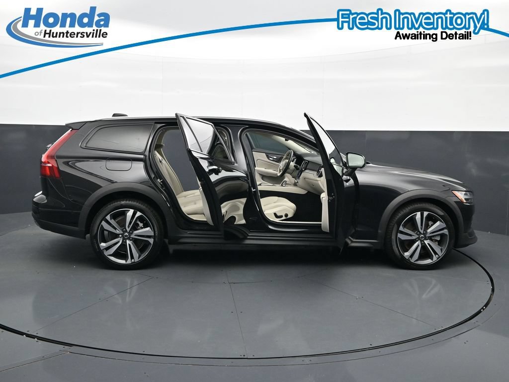 Used 2025 Volvo V60 B5 Cross Country Plus AWD/4WD image 42