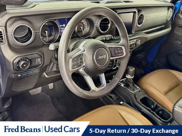 Used 2023 Jeep Wrangler Unlimited Sahara AWD/4WD image 17