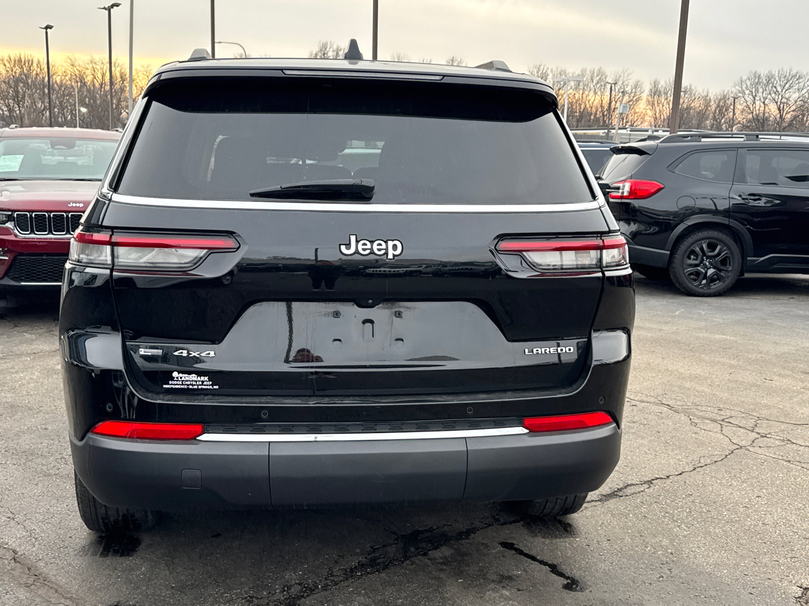 Used 2022 Jeep Grand Cherokee L Laredo w/ Luxury Tech Group I AWD/4WD image 4