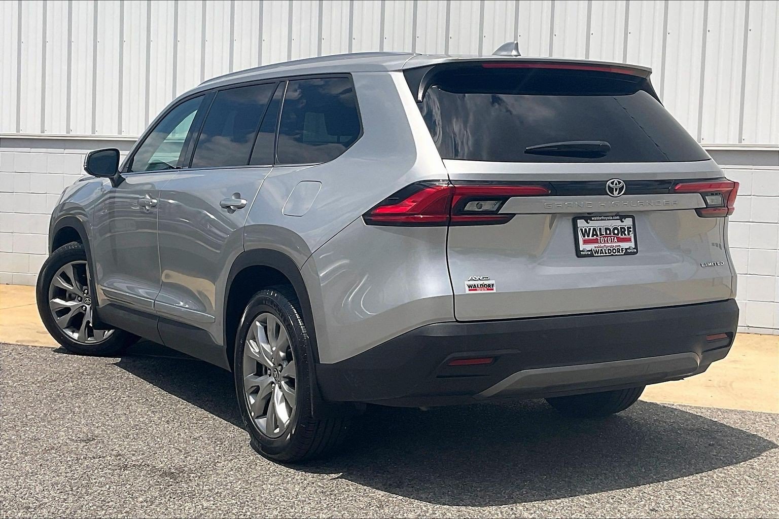 Used 2024 Toyota Grand Highlander AWD image 15