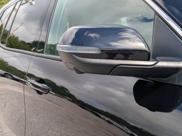 Used 2026 GMC Acadia Elevation w/ Elevation Premium Package FWD image 13
