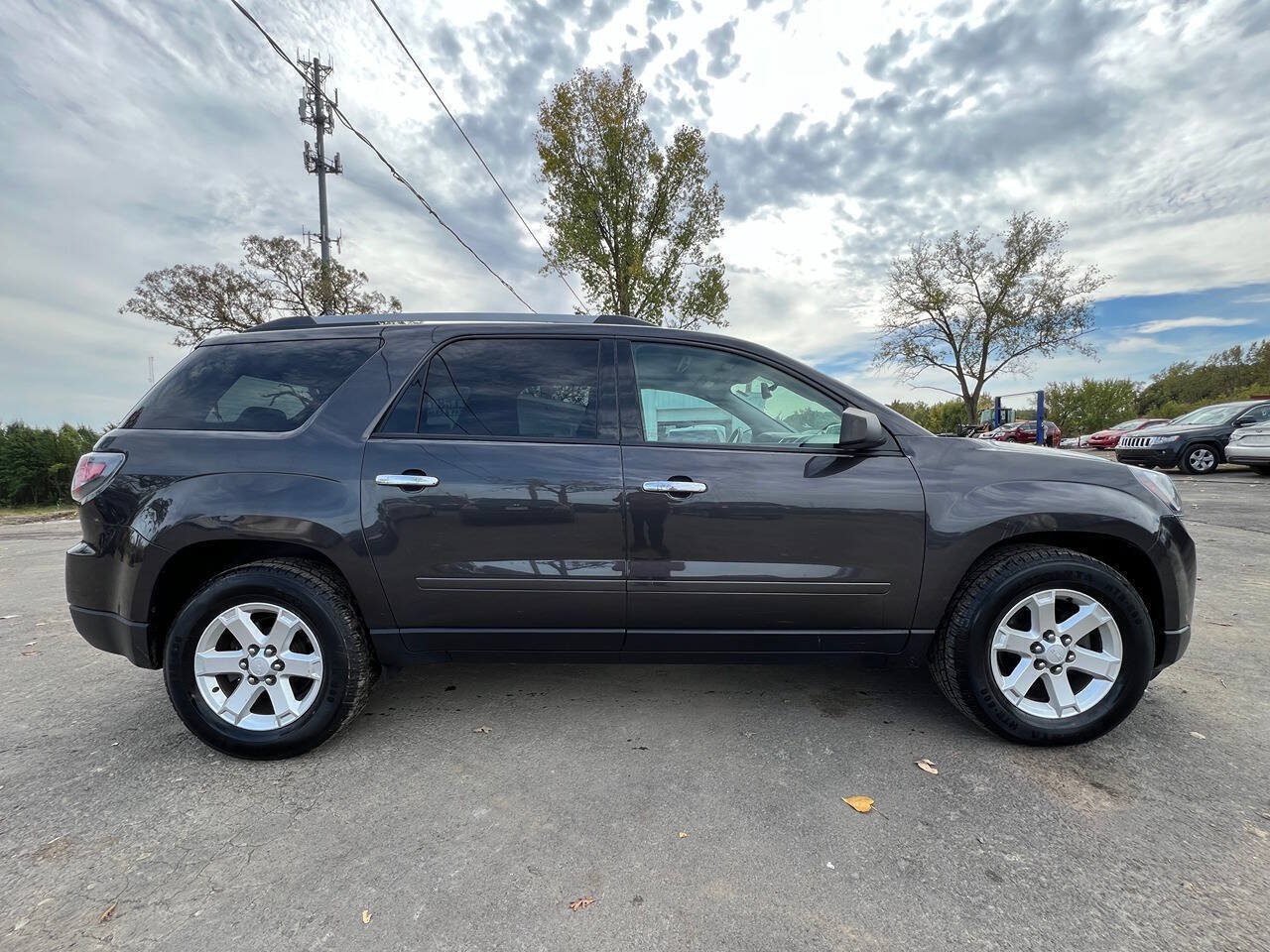 Used 2015 GMC Acadia SLE FWD image 5