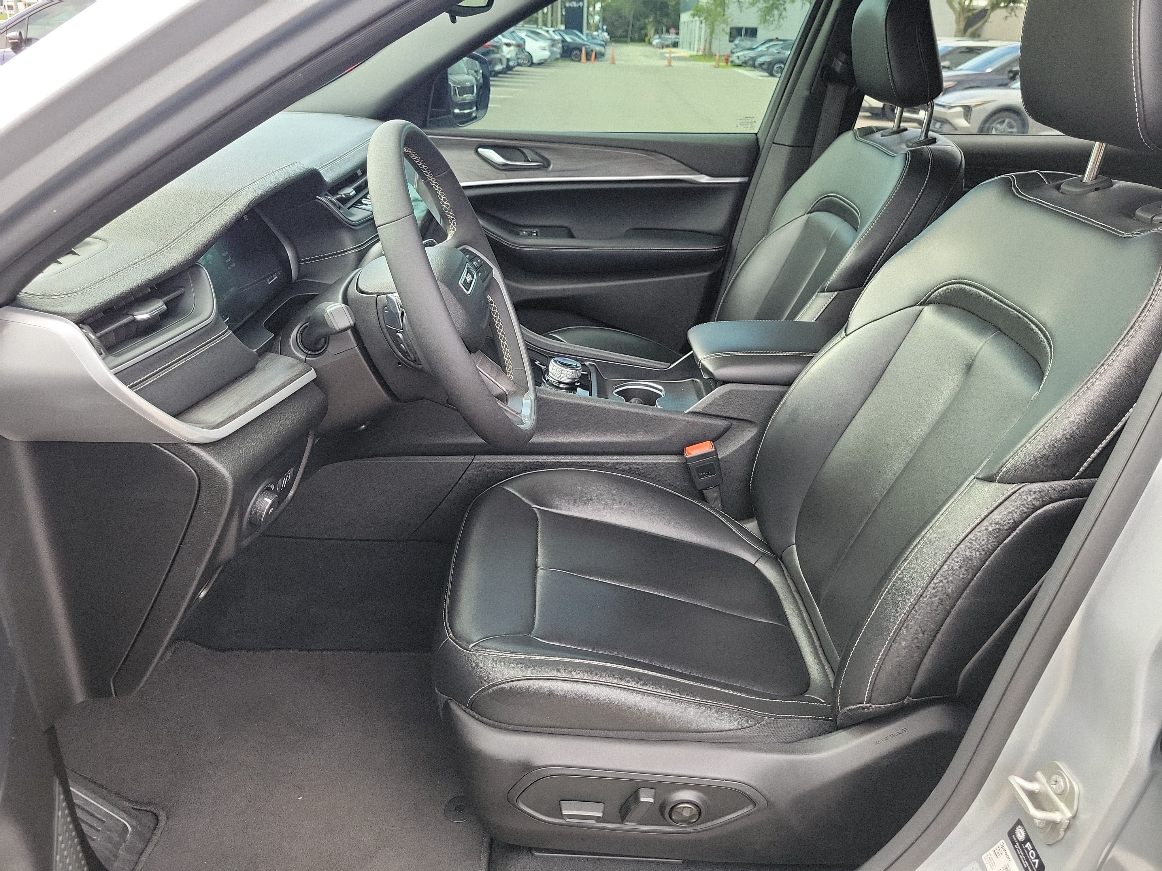Used 2024 Jeep Grand Cherokee L Limited RWD image 22