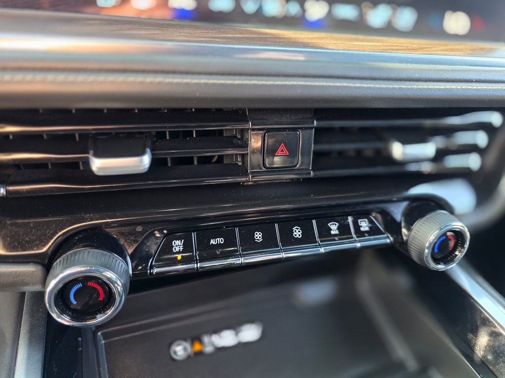 Used 2025 Chevrolet Suburban Premier image 38