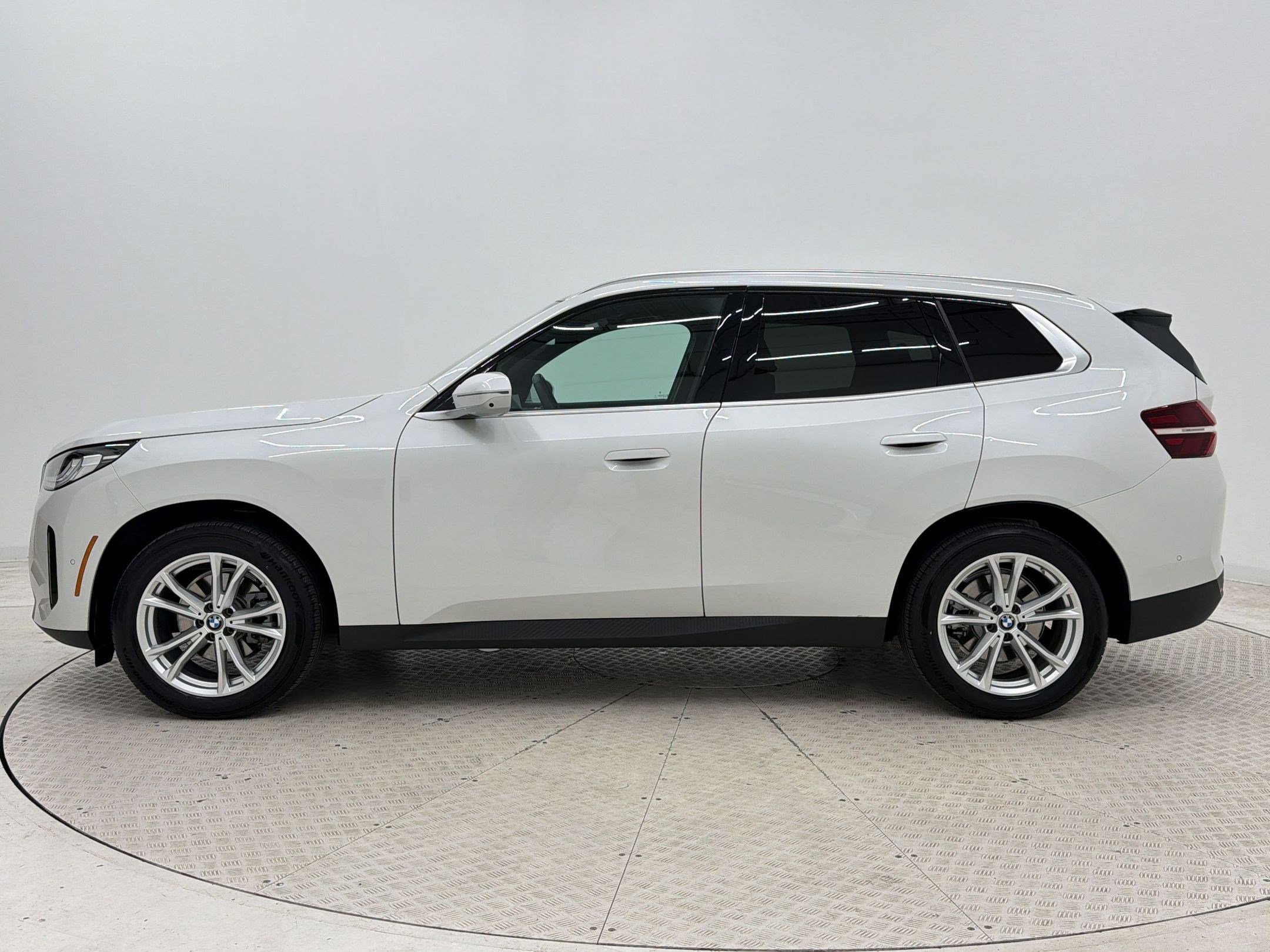Used 2025 BMW X3 xDrive30i w/ Premium Package AWD/4WD image 2