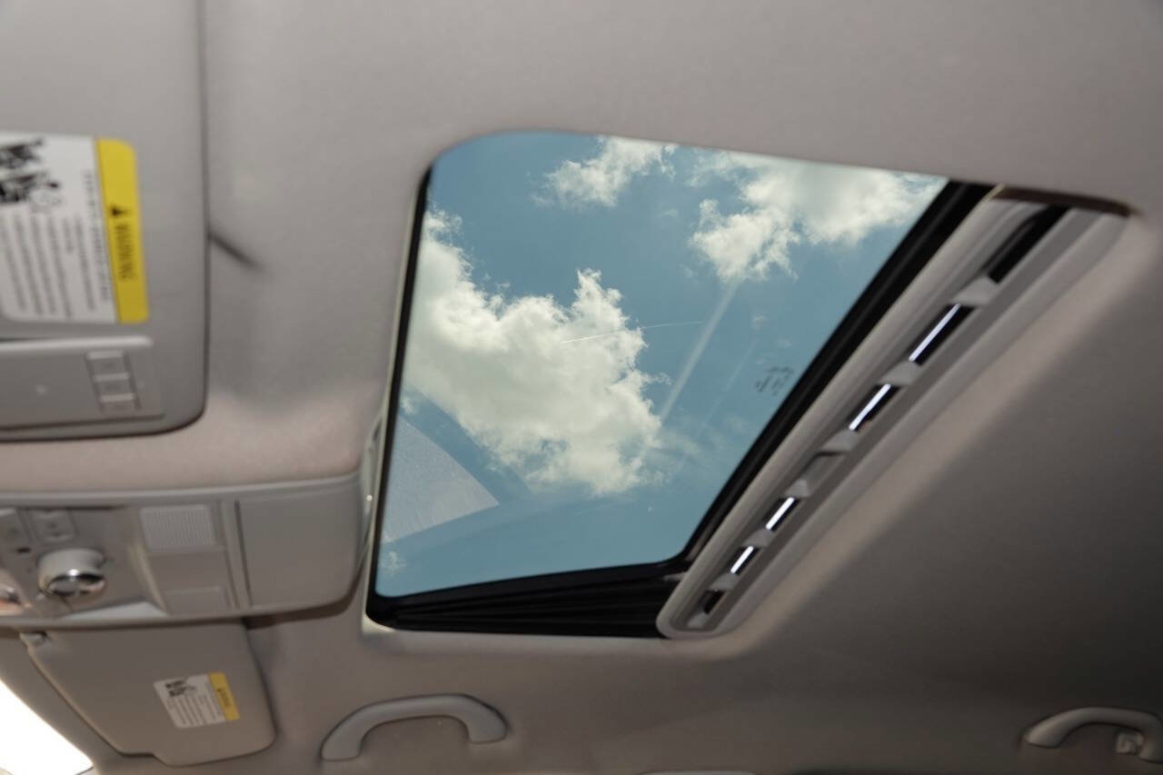 Used 2013 Volkswagen Passat TDI SEL Premium image 7