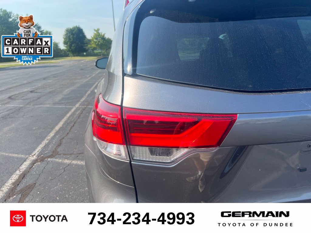 Used 2019 Toyota Highlander XLE AWD/4WD image 17